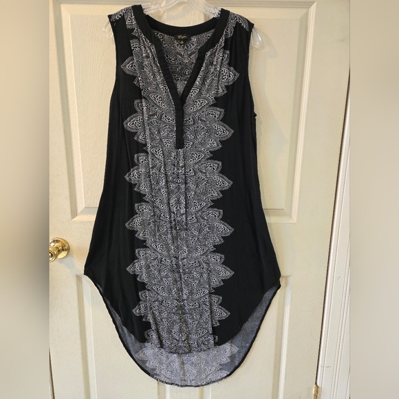 Cupio Dresses & Skirts - Cupio Black and White Asymmetrical Dress Sz XL 100% Viscose